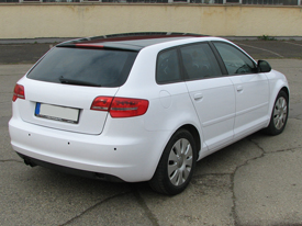 Audi A3 fóliázás: fényes fehér karosszéria fóliázás, üveghatású tető karosszéria fóliázás 7