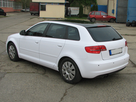 Audi A3 fóliázás: fényes fehér karosszéria fóliázás, üveghatású tető karosszéria fóliázás 8