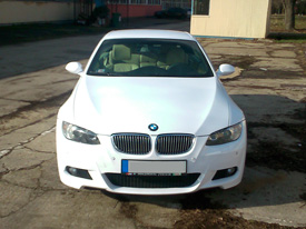 BMW 330D fóliázás: fényes fehér karosszéria fóliázás 2