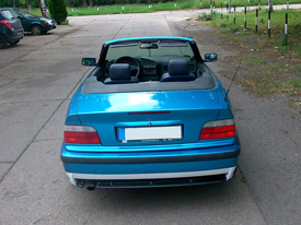 BMW E36 cabrio fóliázás: fényes metál kék és fehér karosszéria fóliázás 8