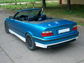 BMW E36 cabrio fóliázás: fényes metál kék és fehér karosszéria fóliázás 9