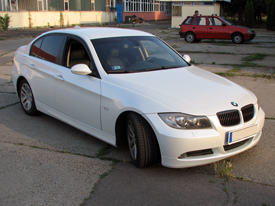 BMW E90 fóliázás: gyöngyházfehér karosszéria fóliázás 1