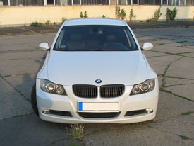 BMW E90 fóliázás: gyöngyházfehér karosszéria fóliázás 2