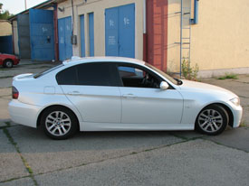 BMW E90 fóliázás: gyöngyházfehér karosszéria fóliázás 4