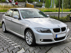 BMW E90 fóliázás: gyöngyházfehér karosszéria fóliázás 5
