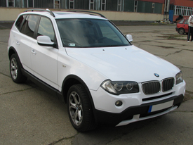 BMW X3 fóliázás: fényes fehér karosszéria fóliázás 1