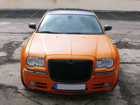 Chrysler 300C kombi fóliázás: matt narancssárga, üveghatású tető karosszéria fóliázás 2