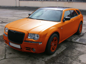 Chrysler 300C kombi fóliázás: matt narancssárga, üveghatású tető karosszéria fóliázás 3