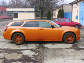 Chrysler 300C kombi fóliázás: matt narancssárga, üveghatású tető karosszéria fóliázás 4