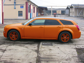 Chrysler 300C kombi fóliázás: matt narancssárga, üveghatású tető karosszéria fóliázás 6