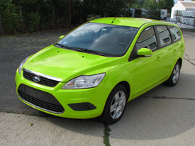 Ford Focus fóliázás: fényes világos zöld karosszéria fóliázás 3