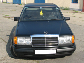 Mercedes W124 fóliázás: matt fekete karosszéria fóliázás 2