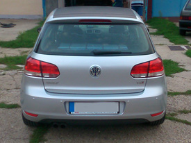 Volkswagen Golf VI. fóliázás: fényes ezüstkarosszéria fóliázás, matt fekete tetőfóliázással 8